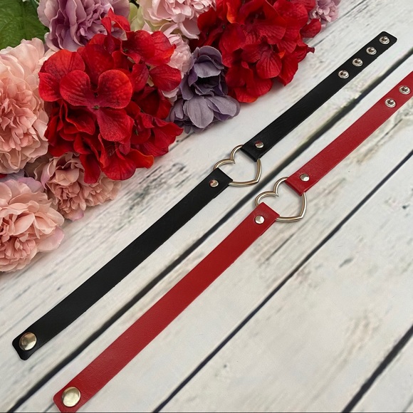 Punk Gothic Vegan Leather Choker with Heart Ring - Picture 14 of 16